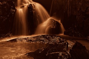 Ortopraxis | Serting Waterfalls in Mono - Fadzly Mubin
