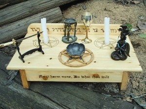 Wiccan Altar set up por DragonOak